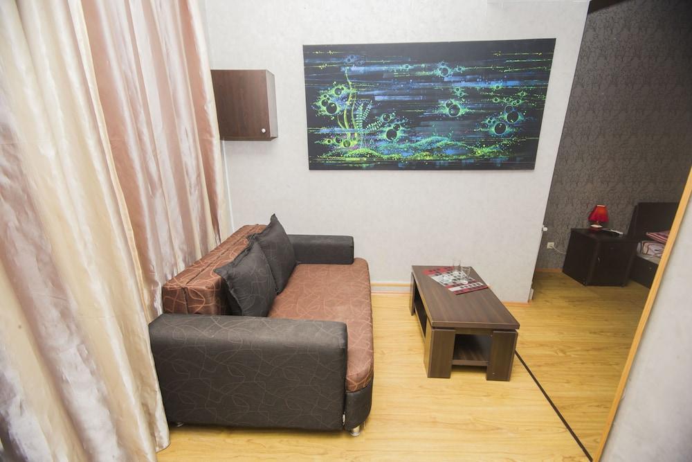 טביליסי Hotel Well Inn מראה חיצוני תמונה