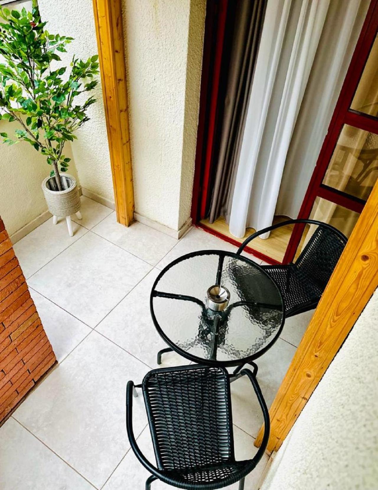 טביליסי Hotel Well Inn מראה חיצוני תמונה