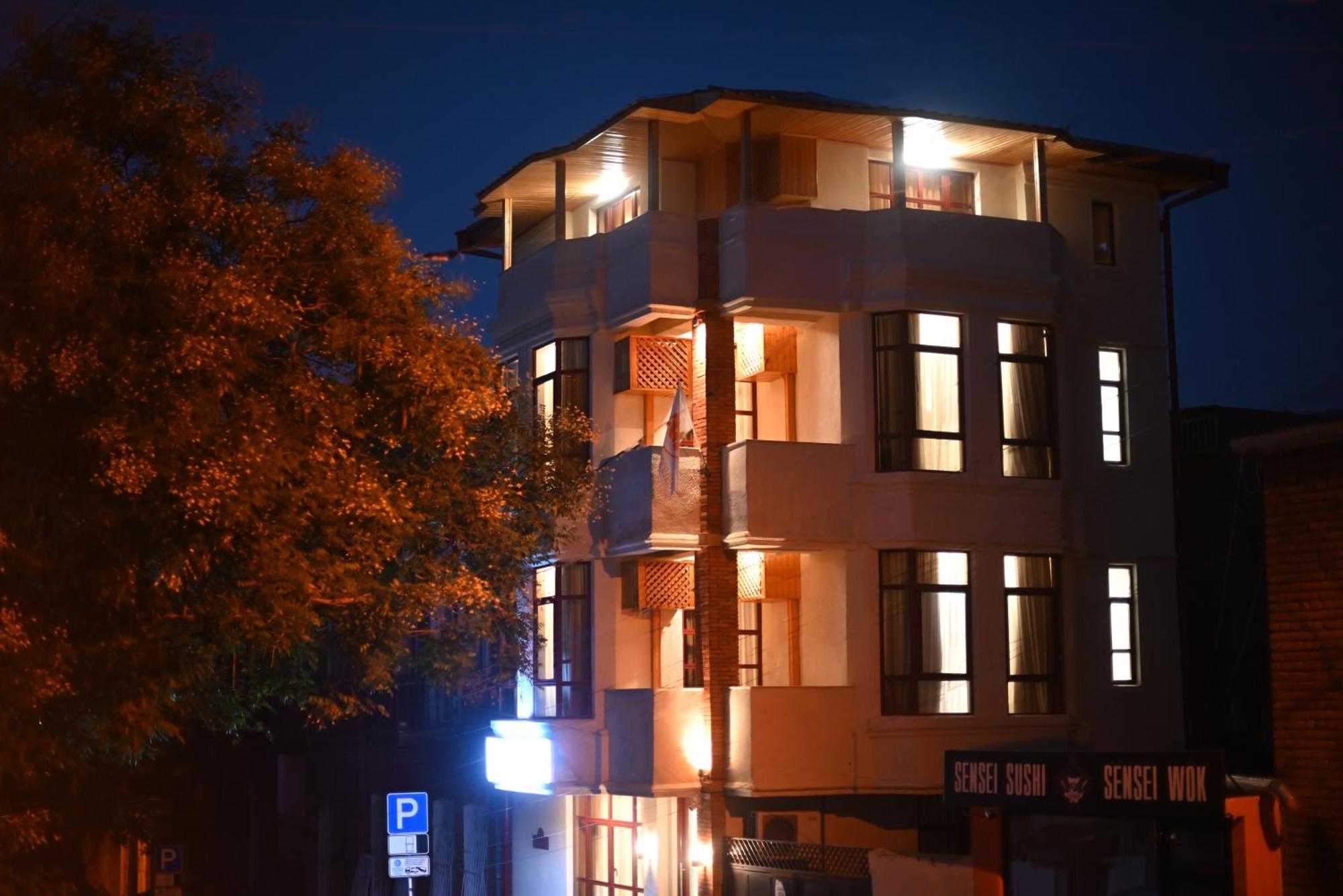 טביליסי Hotel Well Inn מראה חיצוני תמונה