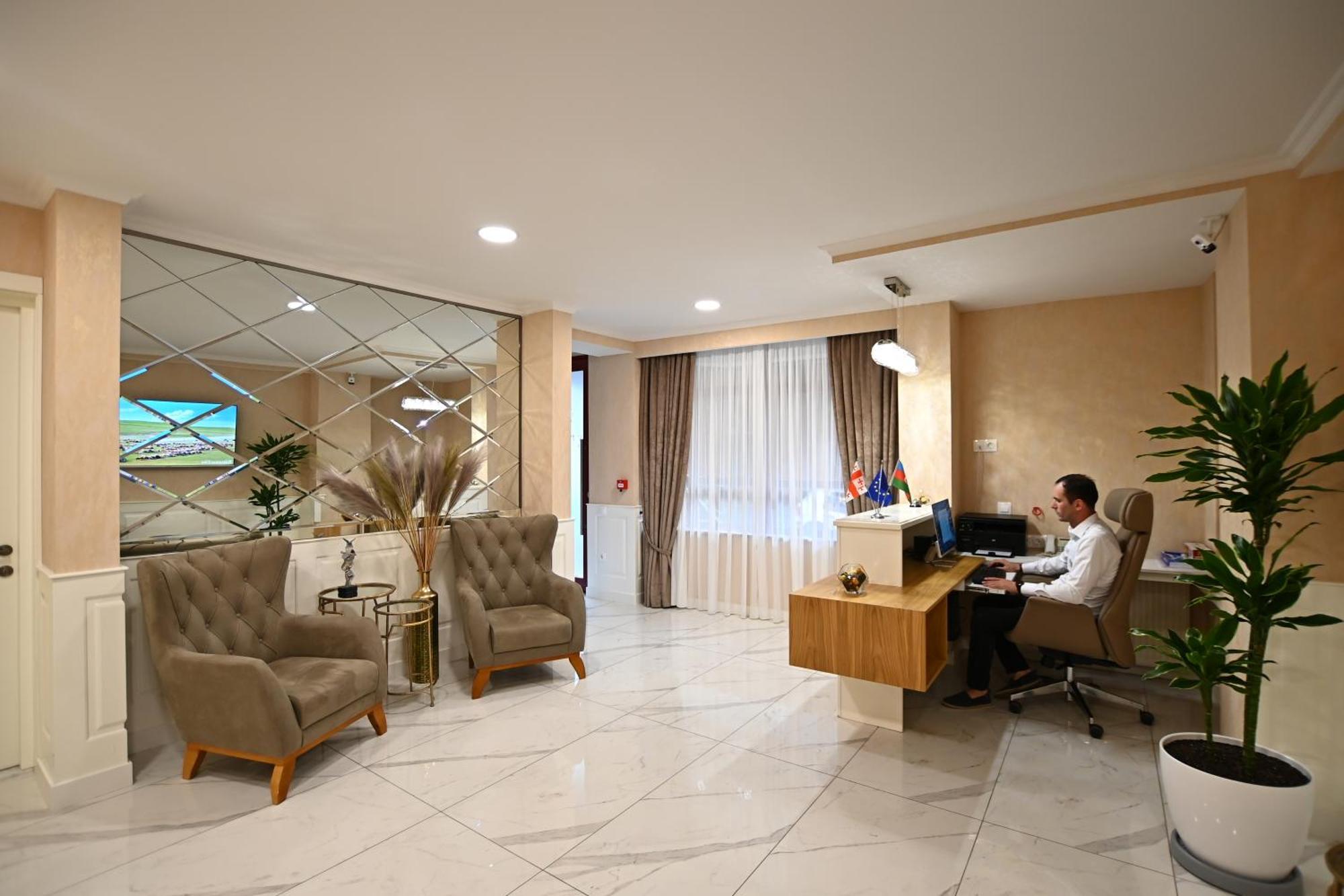 טביליסי Hotel Well Inn מראה חיצוני תמונה