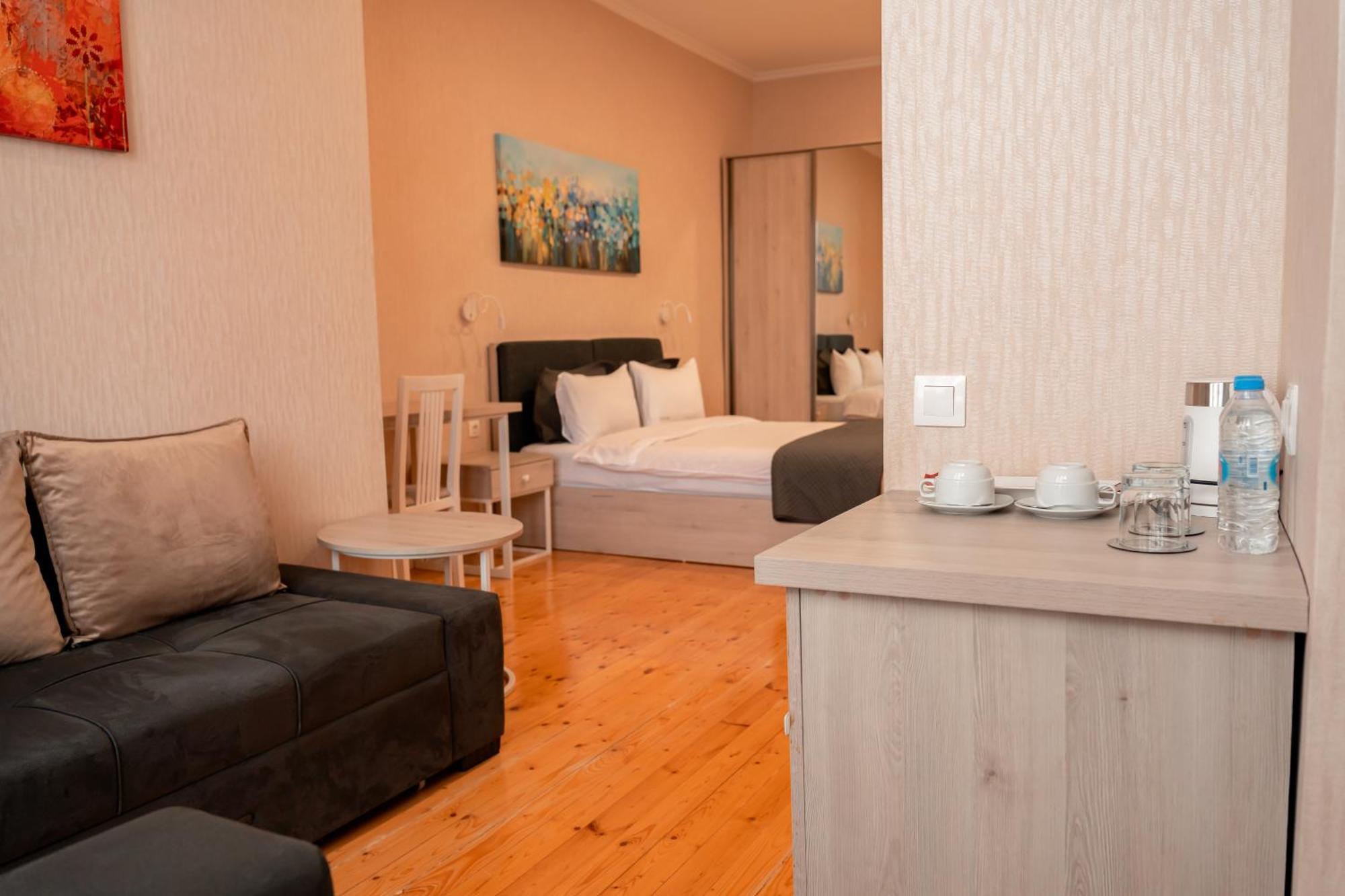 טביליסי Hotel Well Inn מראה חיצוני תמונה