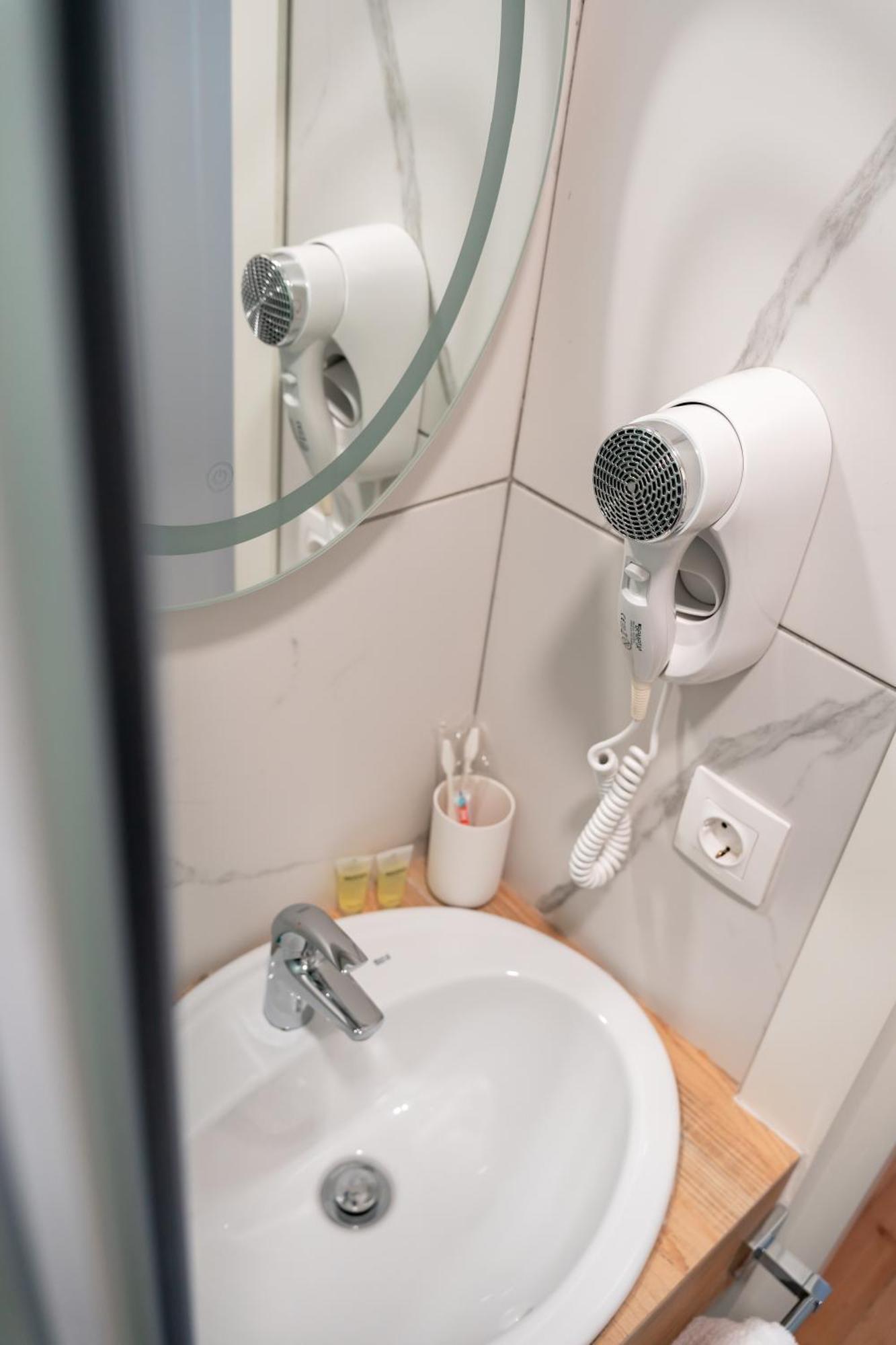 טביליסי Hotel Well Inn מראה חיצוני תמונה