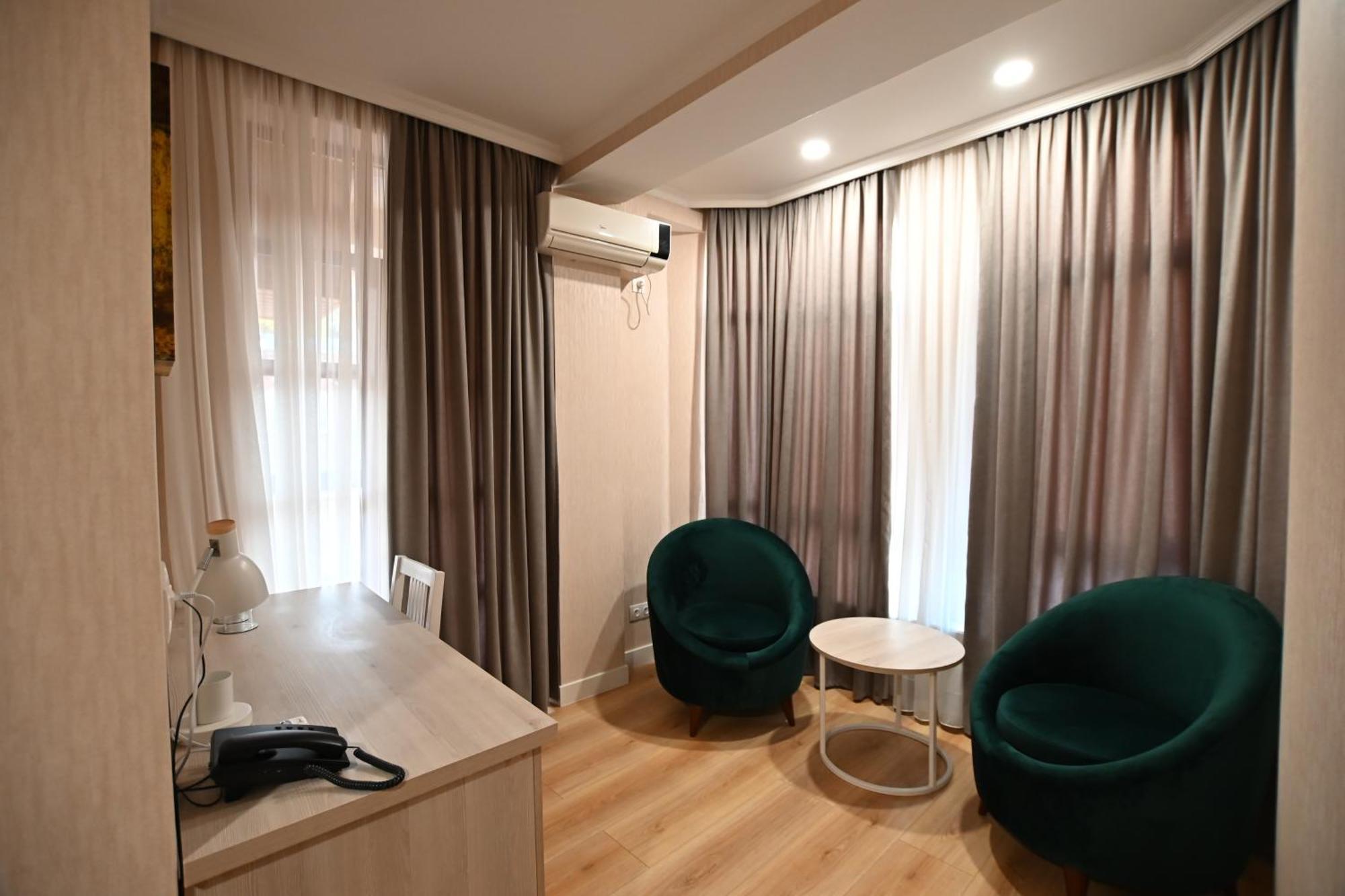 טביליסי Hotel Well Inn מראה חיצוני תמונה
